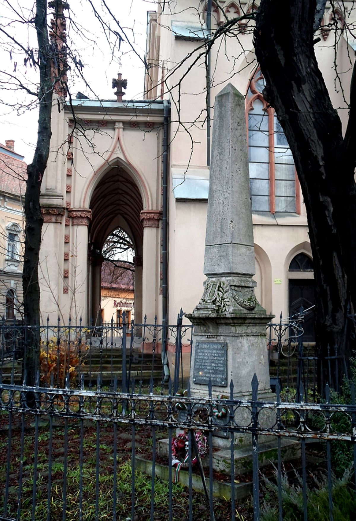 Kármán József emlékműve