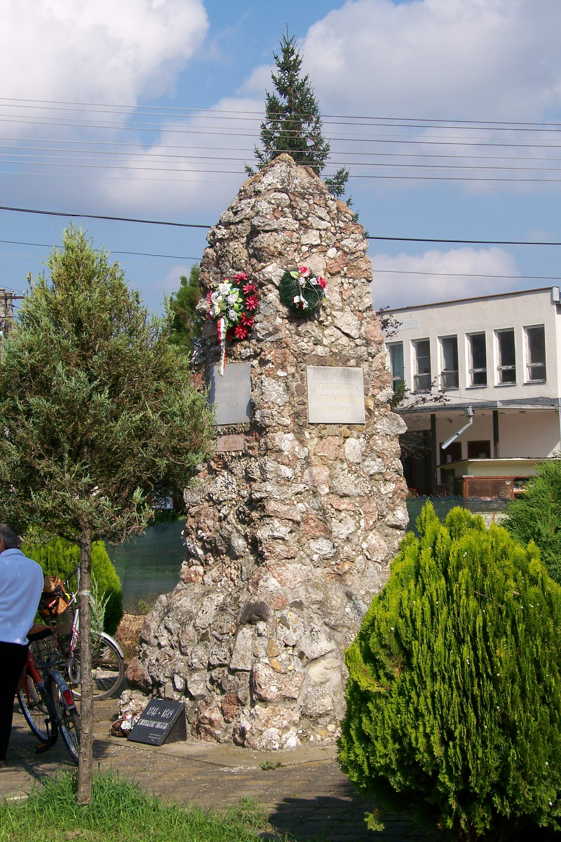 Farnadi községi emlékmű