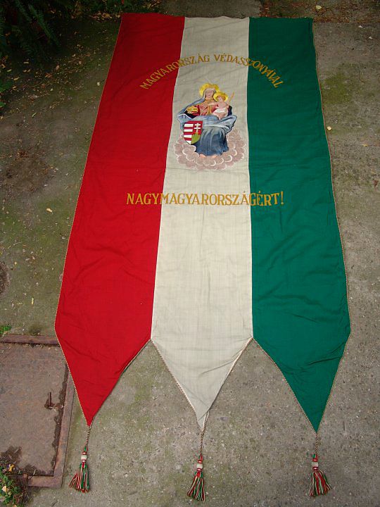 A vágai országzászló