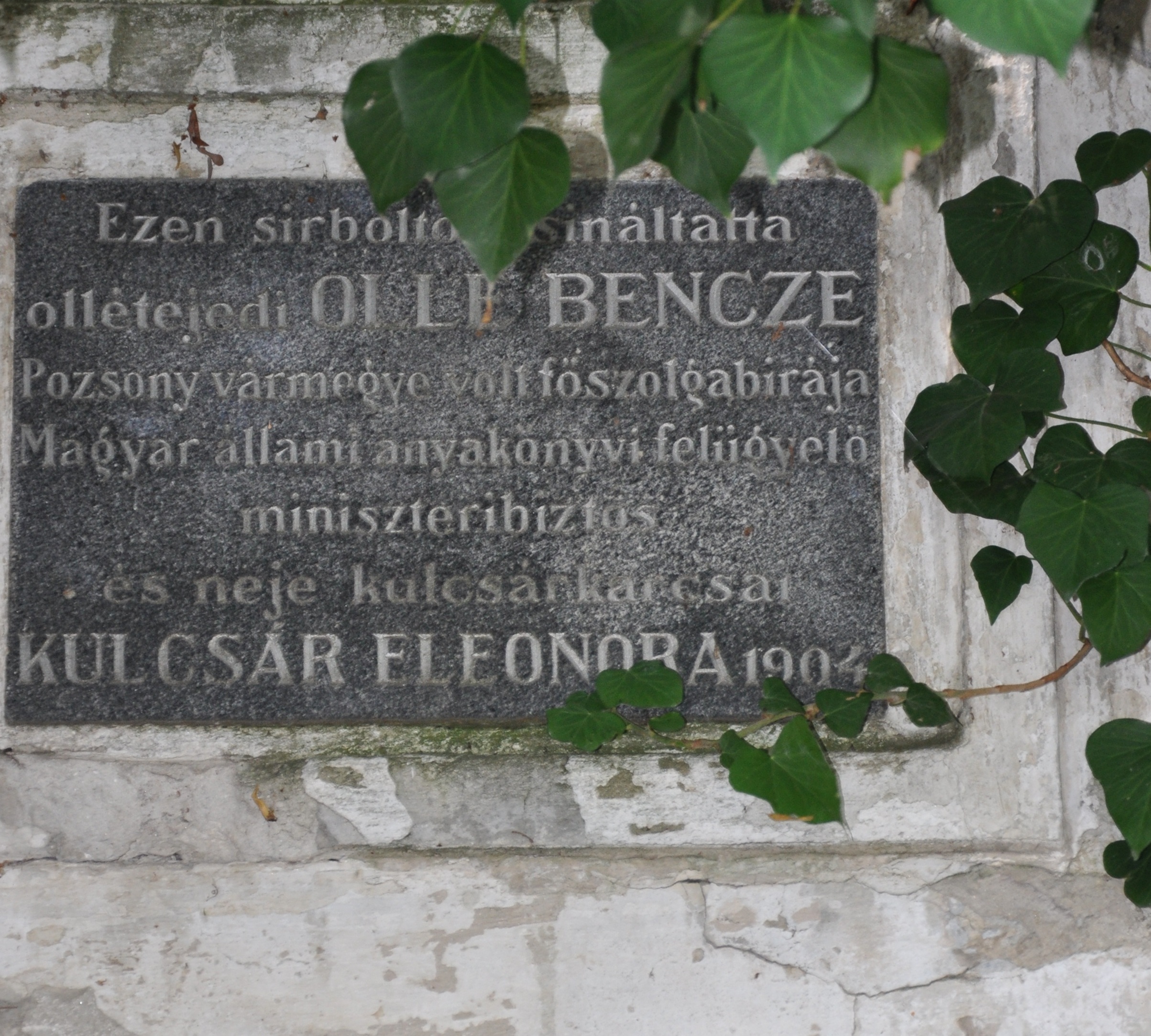 Az ollétejedi Ollé család kriptája