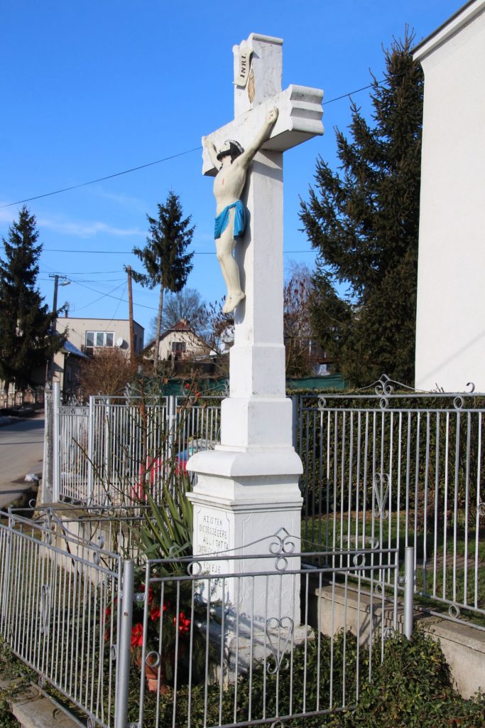Útmenti vagy Csákyék háza előtt álló kereszt