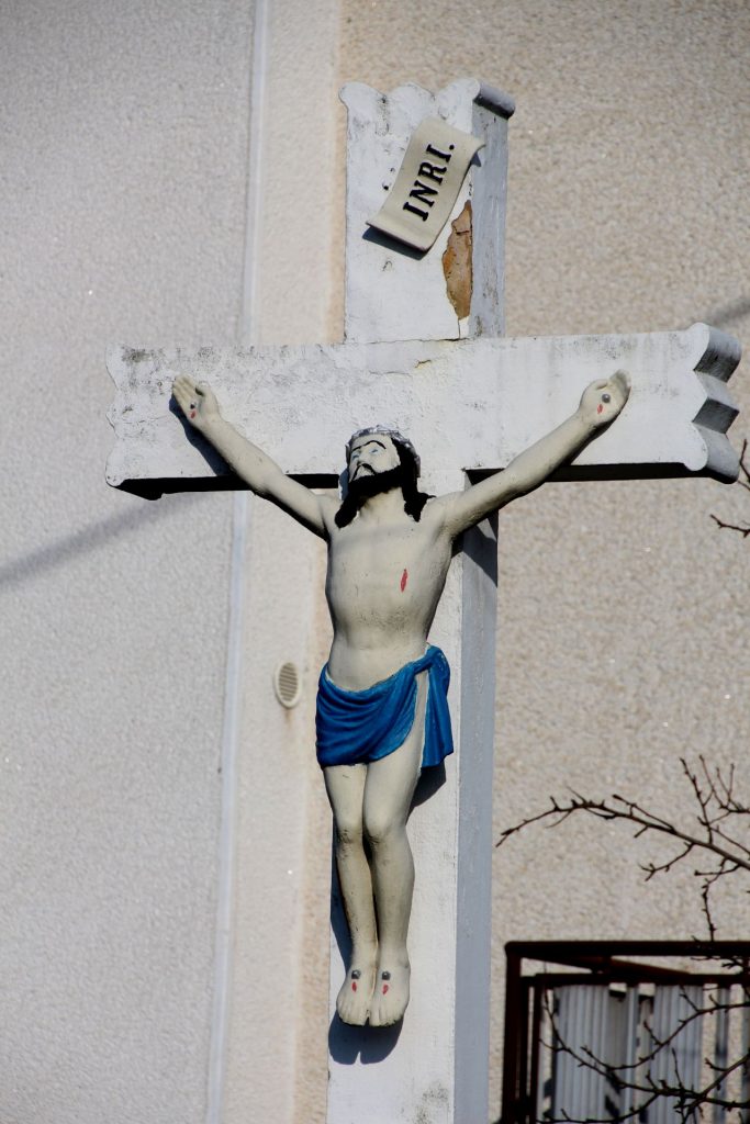 Útmenti vagy Csákyék háza előtt álló kereszt