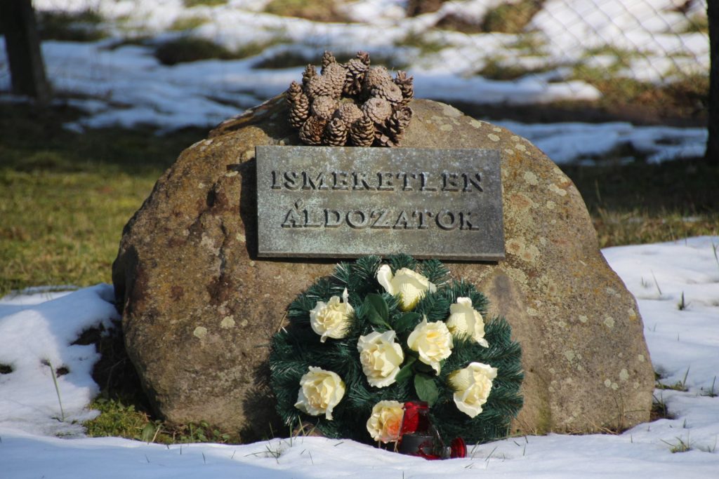 A két világháború halottainak emlékműve