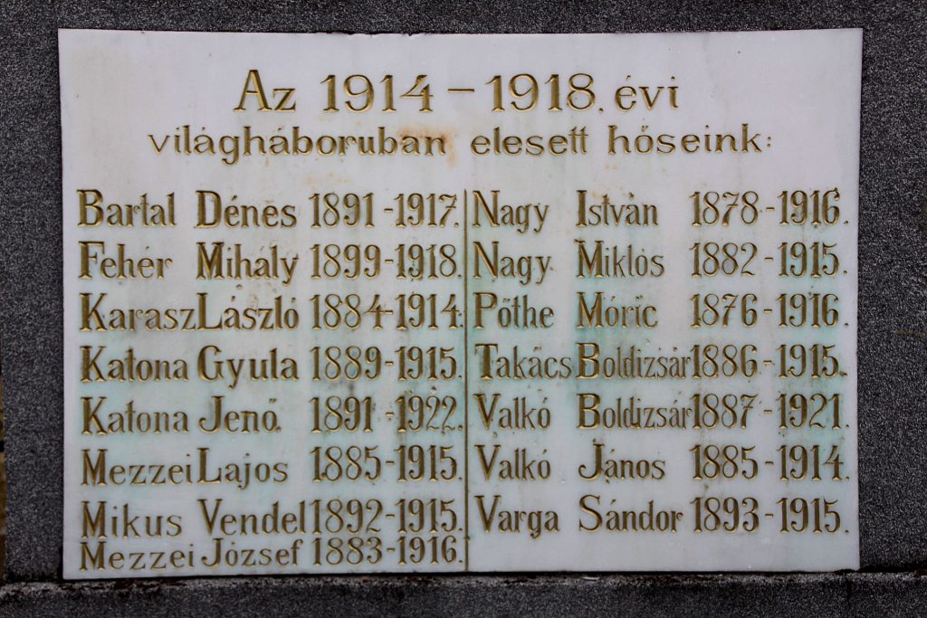 Az 1. és 2. világháború hőseinek emlékműve