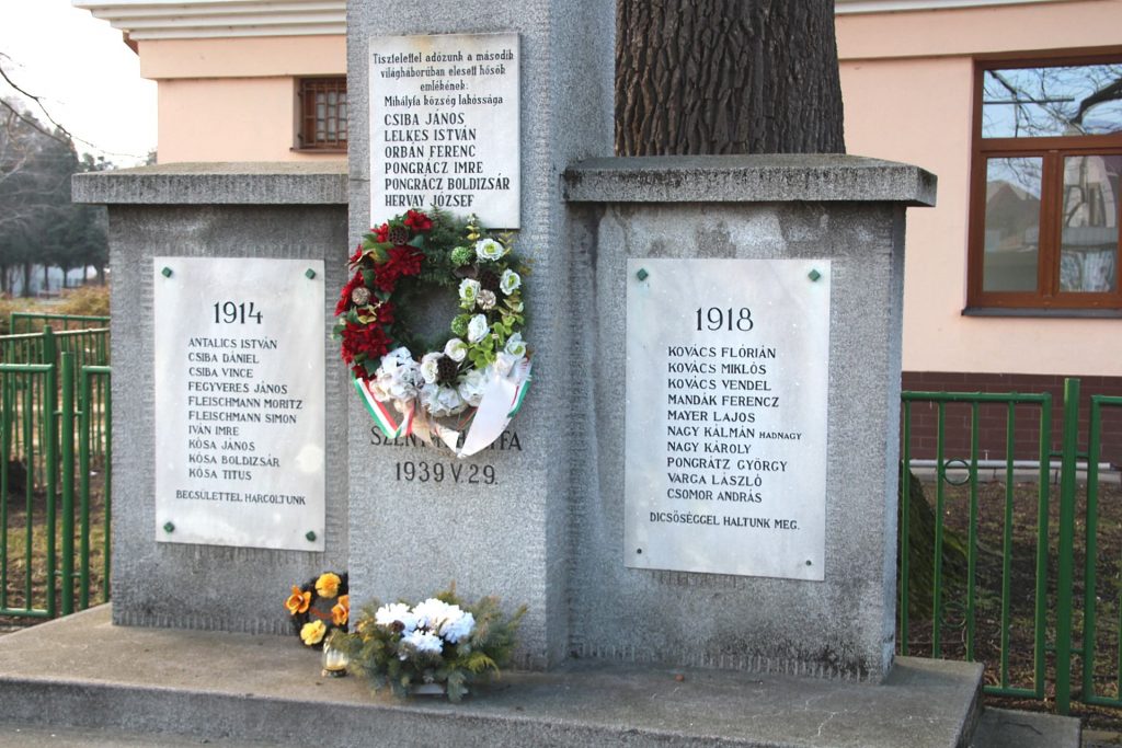 Az 1. és 2. világháború hőseinek emlékműve