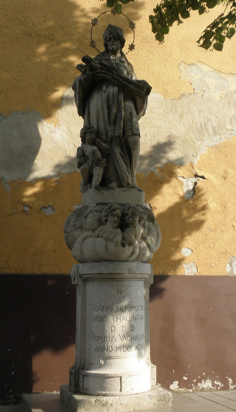 Nepomuki Szent János szobra