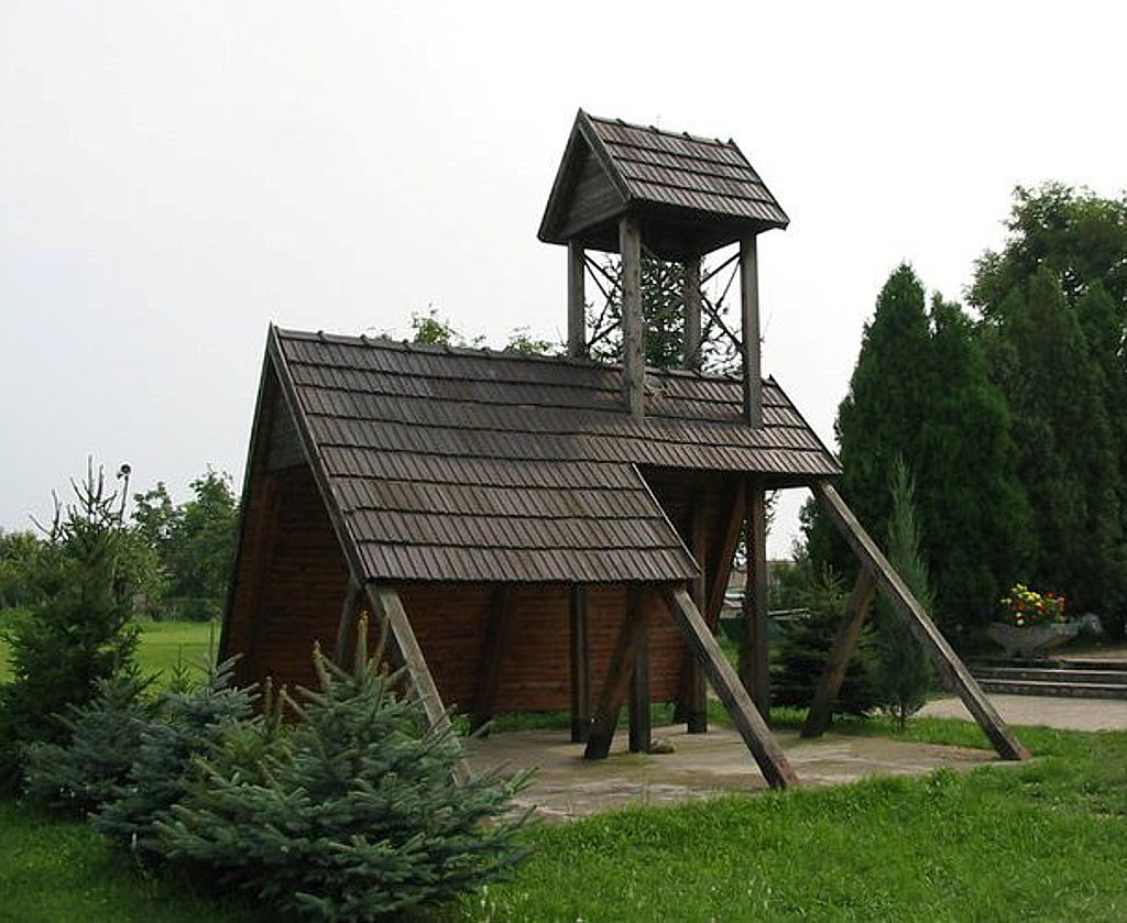 Harangláb lélekharanggal Vágán
