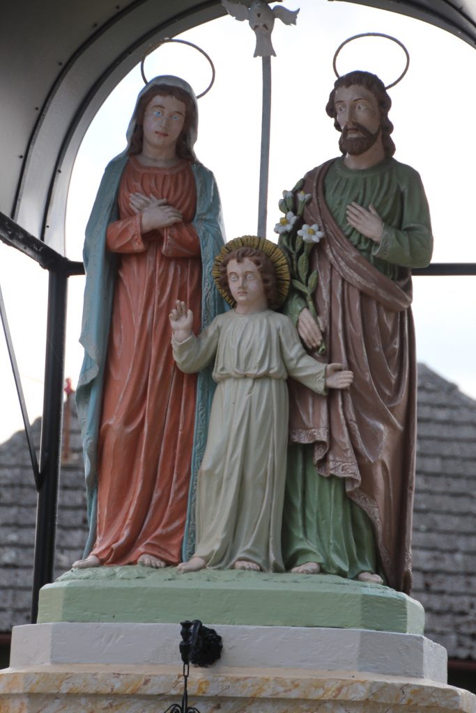 Szent család szobor