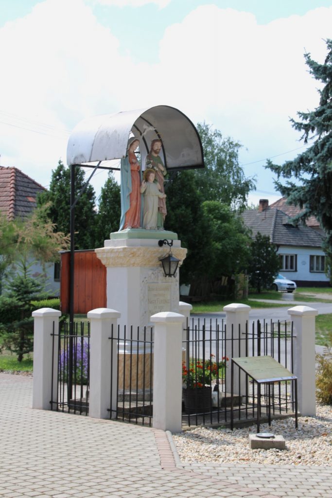 Szent család szobor