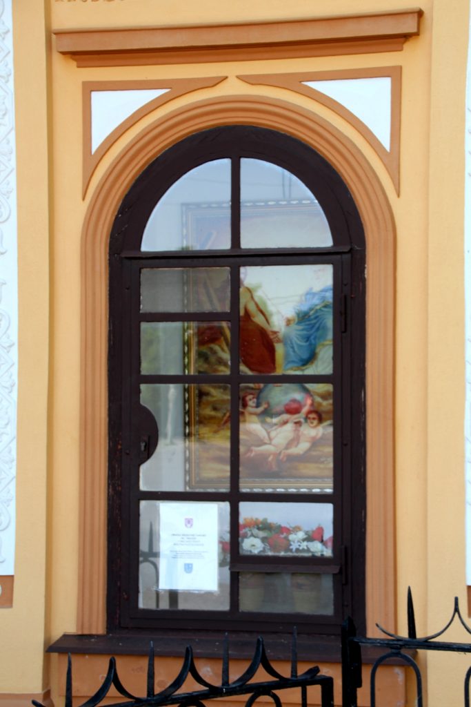 Szoborfülkés képoszlop