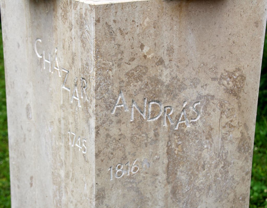 Cházár András mellszobra