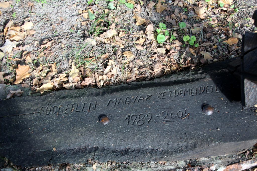Attila park, a Független Magyar Kezdeményezés kopjafája