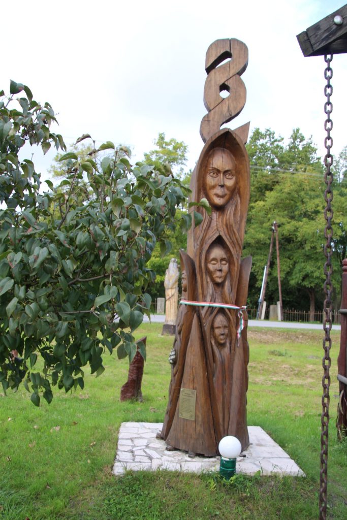 Hét Vezér szoborpark, A nyelvtörvény szobra