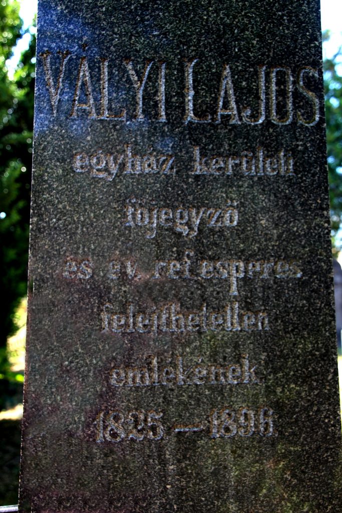 Vályi Lajos egyházkerületi főjegyző sírja