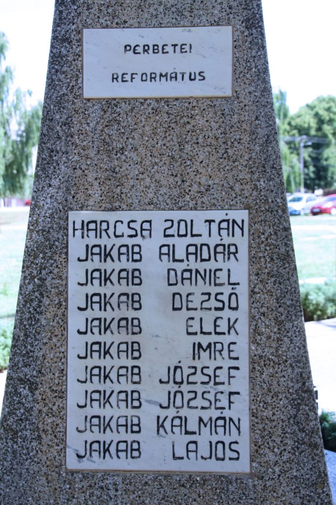 A 2. világháború perbetei református áldozatainak emlékműve