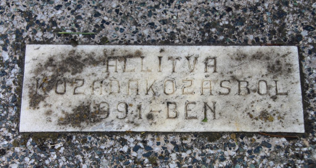 A 2. világháború perbetei református áldozatainak emlékműve