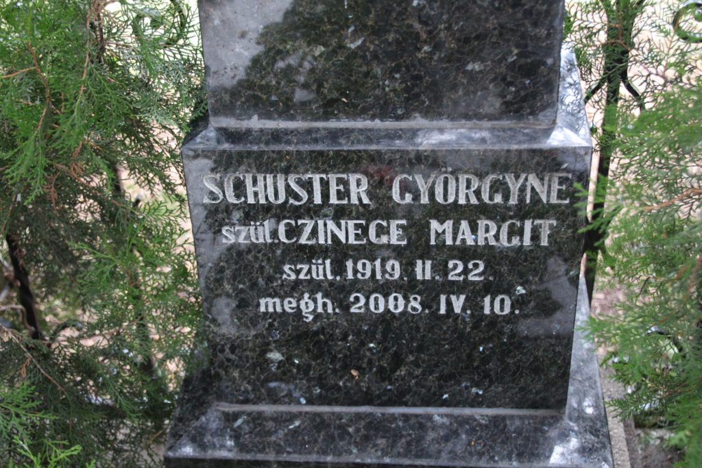 Schuster család sírja
