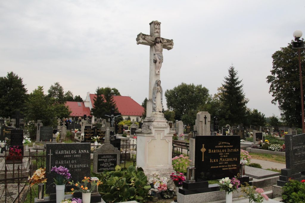 Temetői nagykereszt