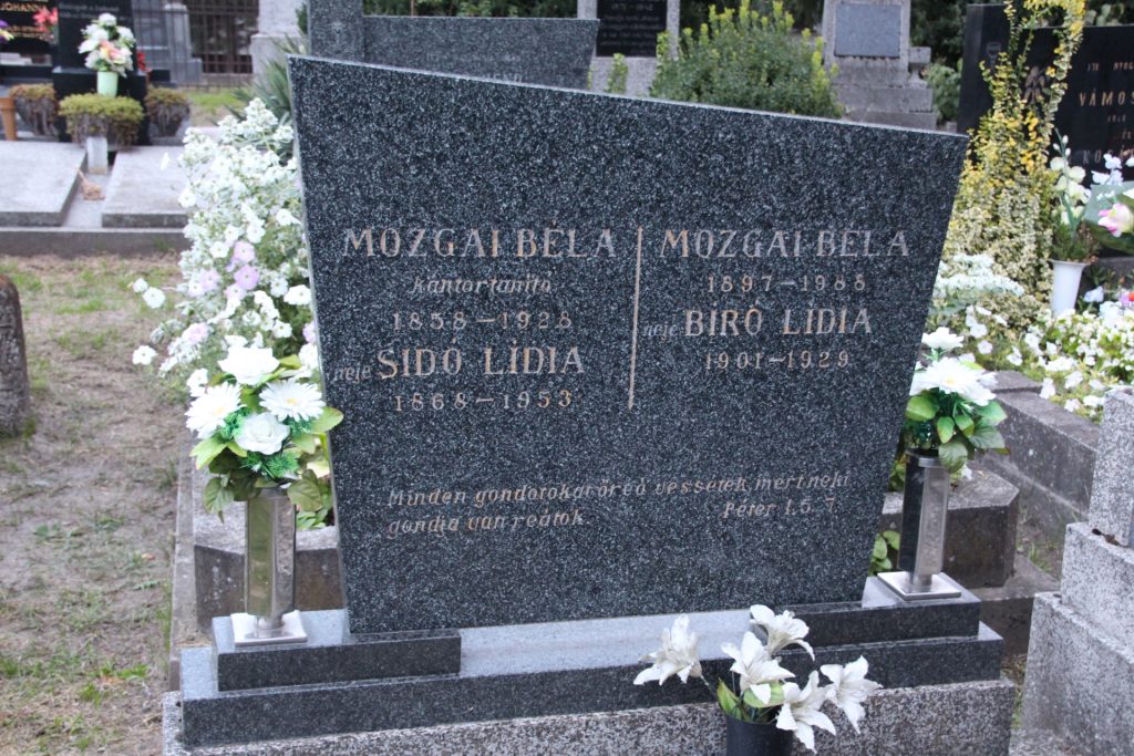 Mozgai Béla kántortanító és családja sírjai