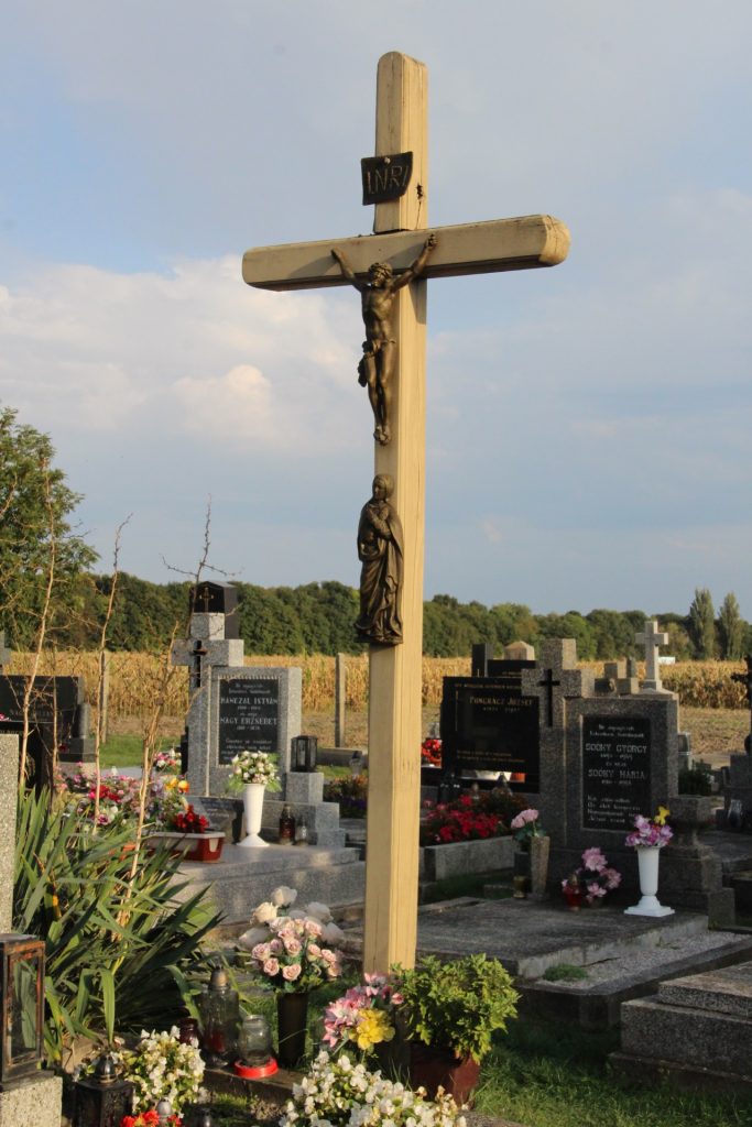 Temetői nagykereszt