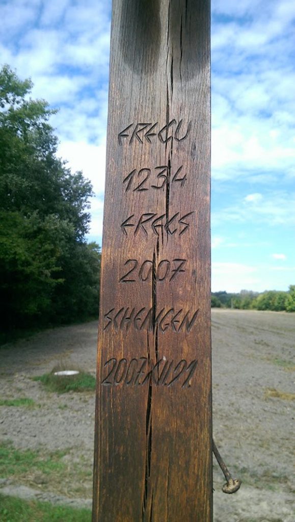 Emlékmű Erecs község elpusztulásának és a schengeni határok lebontásának emlékére