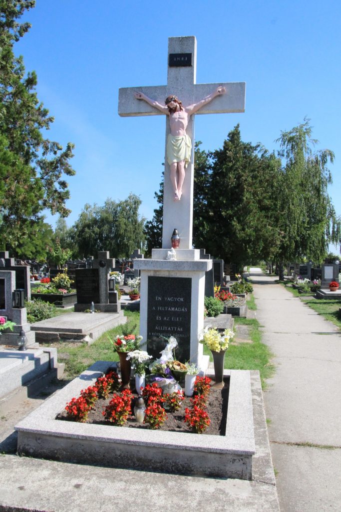 Temetői nagykereszt