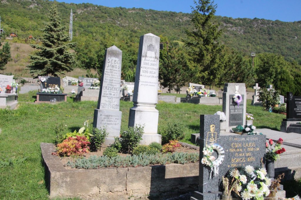Sebő János és családja sírjai