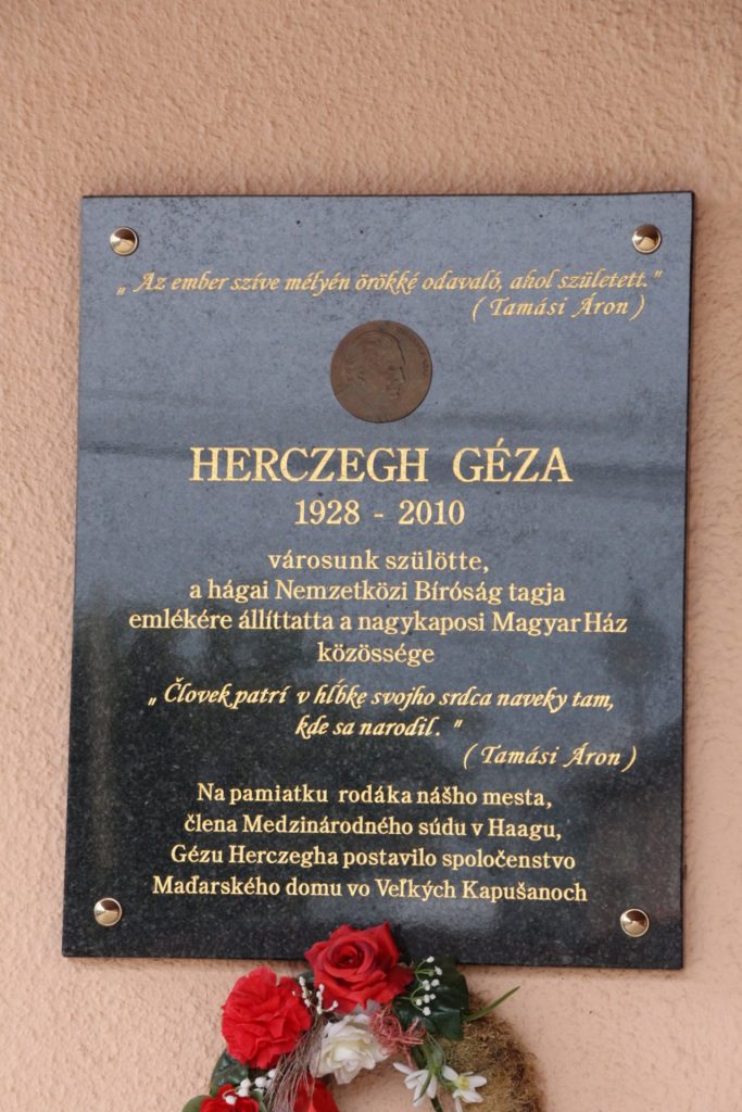 Herczegh Géza emléktáblája