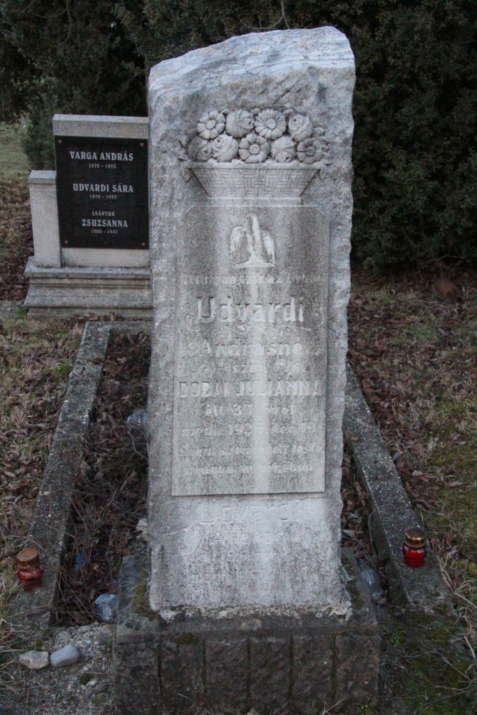 Udvardi András és Andrásné sírja