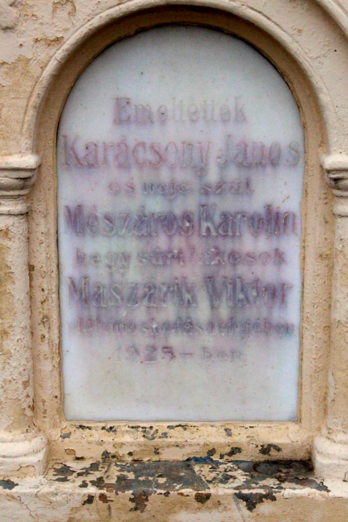 Szentháromság dicsőségére emelt emlékmű