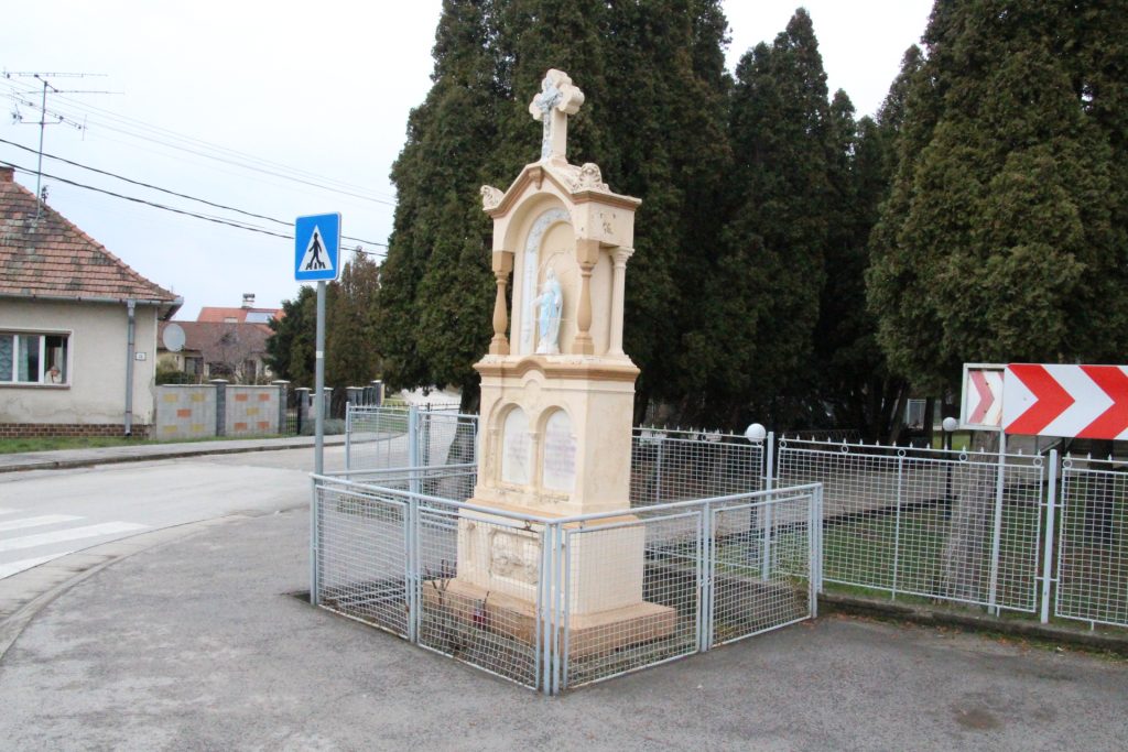 Szentháromság dicsőségére emelt emlékmű