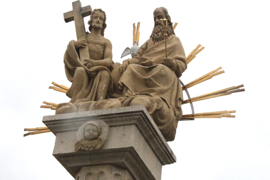 A pénteksúri Szentháromság szobor