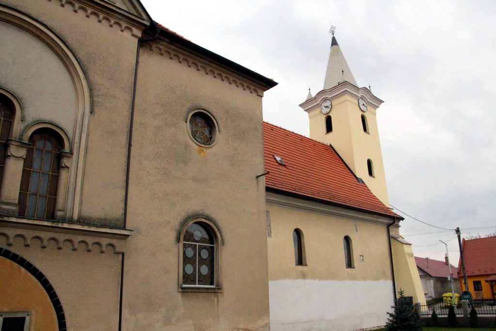 A Rózsafüzér királynője tiszteletére szentelt római katolikus templom