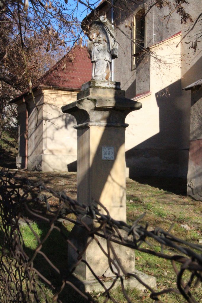 Nepomuki Szent János szobra