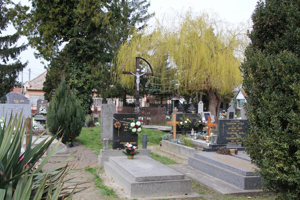 Temetői nagykereszt