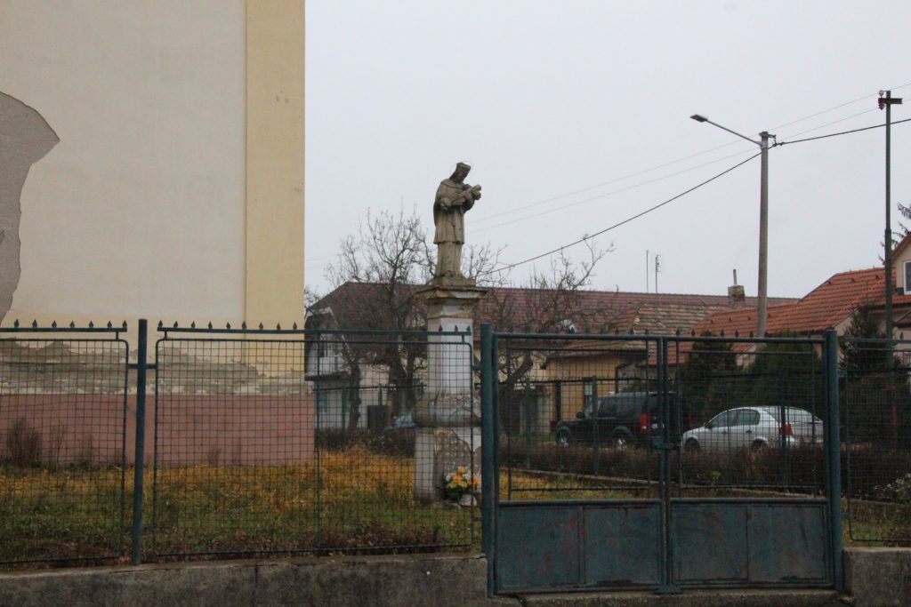 Nepomuki Szent János szobor Párkányban