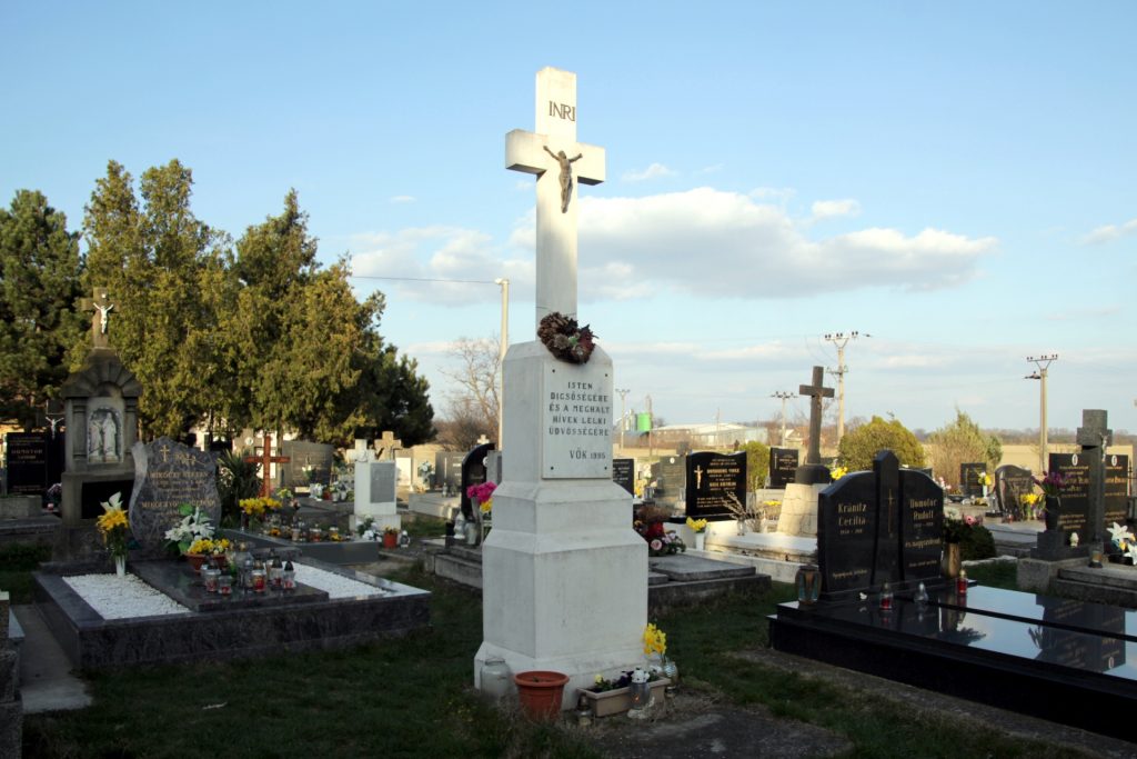 Temetői nagykereszt Vőkön