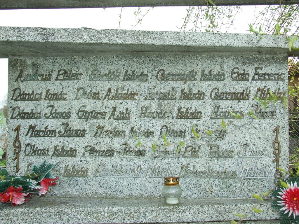 Az első és második világháború hőseinek emlékműve