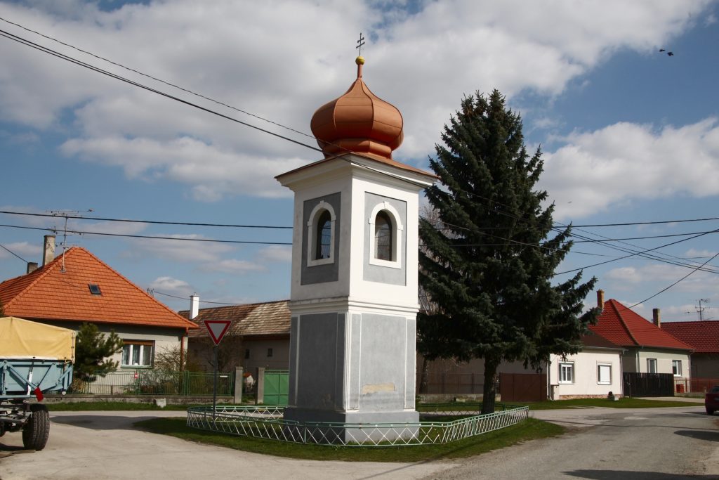 Harangláb Alsójányokon