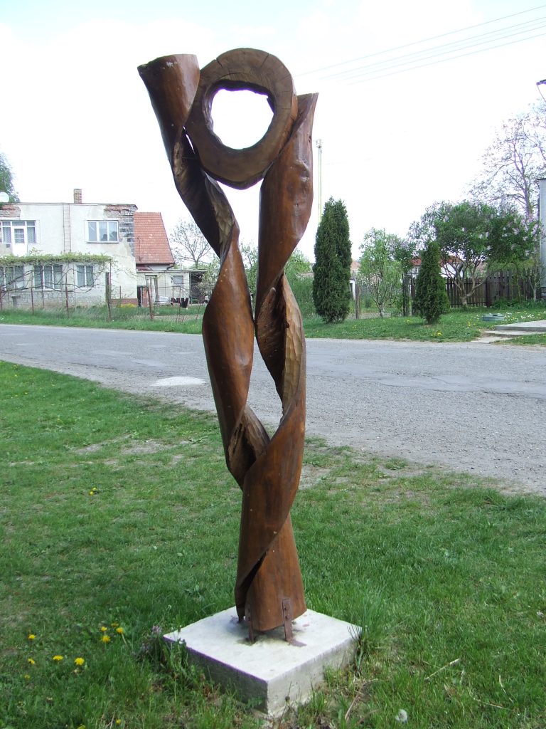 Ivelt faszobor