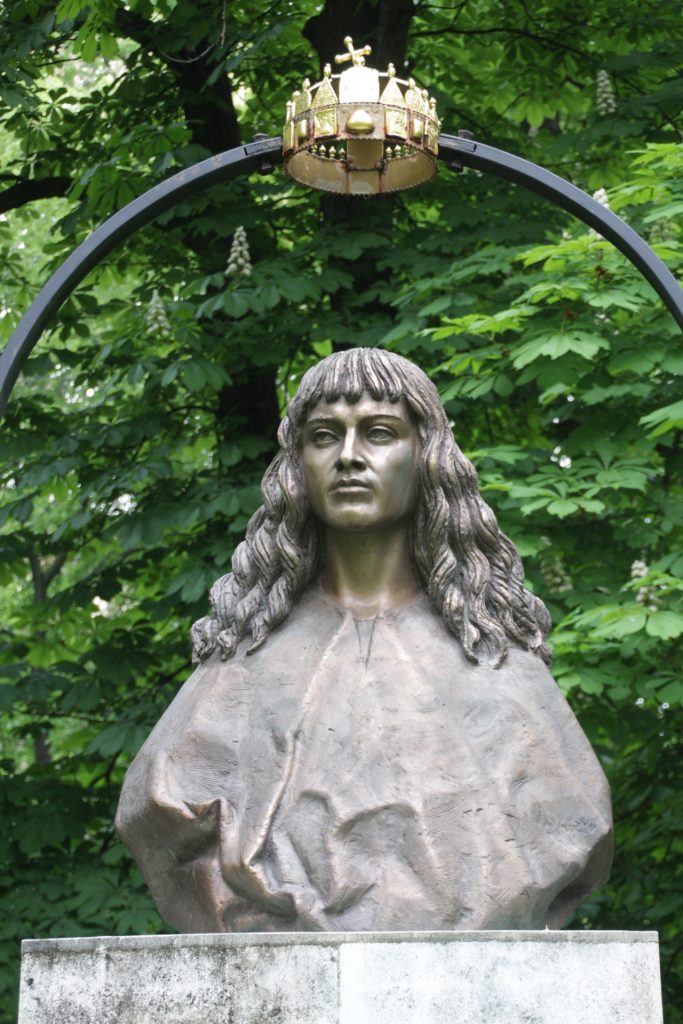 V. László mellszobra