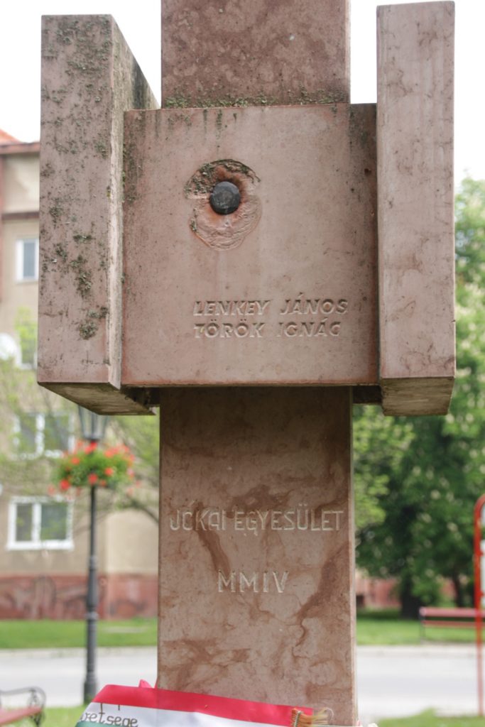Az aradi vértanúk révkomáromi emlékműve