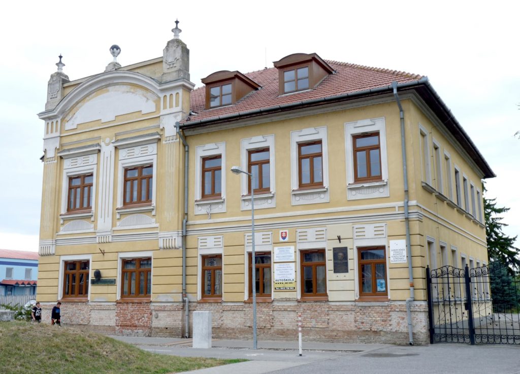 Pongrácz Zoltán emléktáblája