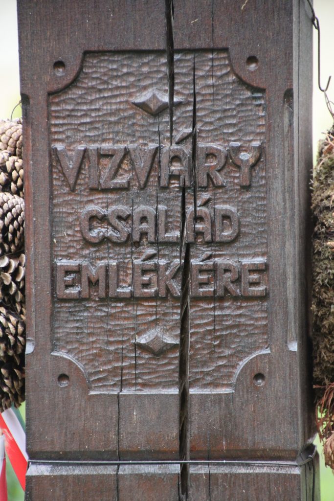 Vízváry család emlékkopjafája