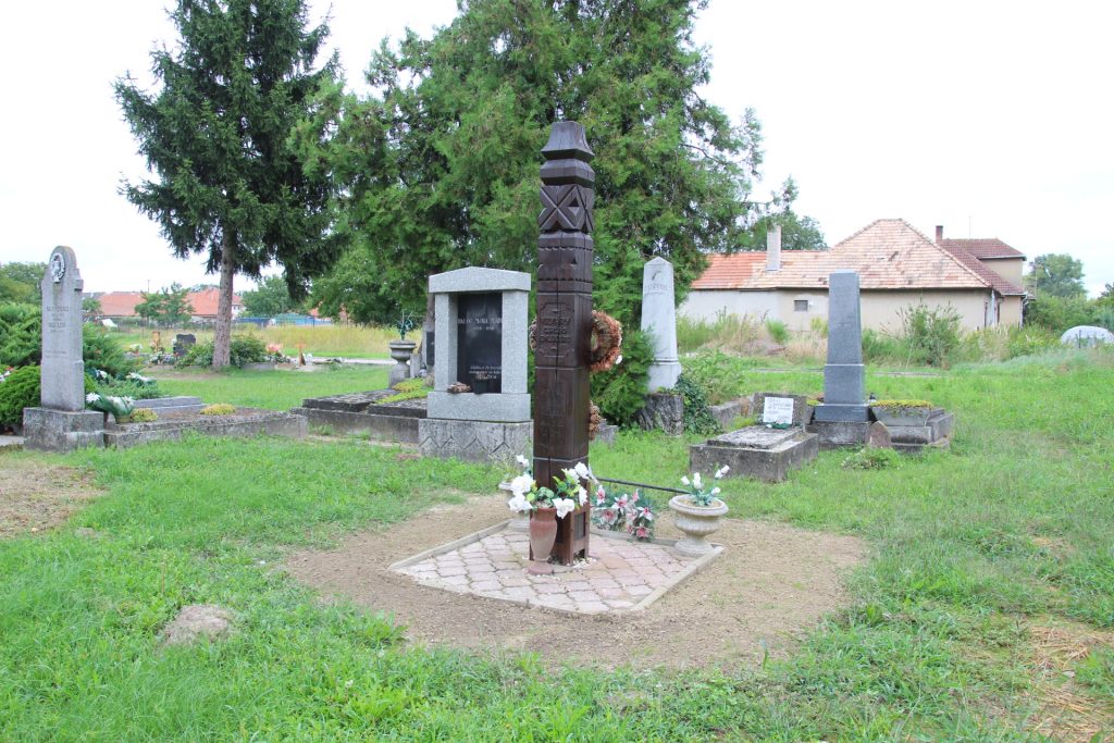 Vízváry család emlékkopjafája