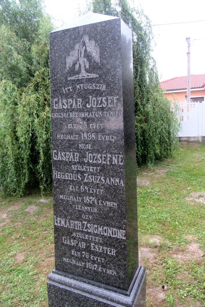 Gáspár József református tanító sírja