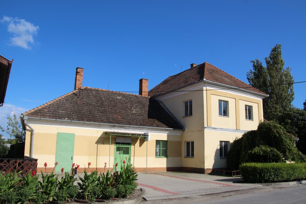 A lakszakállasi kastély