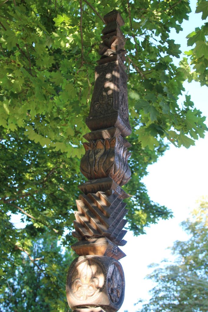 Történelmi emlékpark - A nagymegyeri cserkészmozgalom újjászervezésének 10. évfordulójára állított kopjafa
