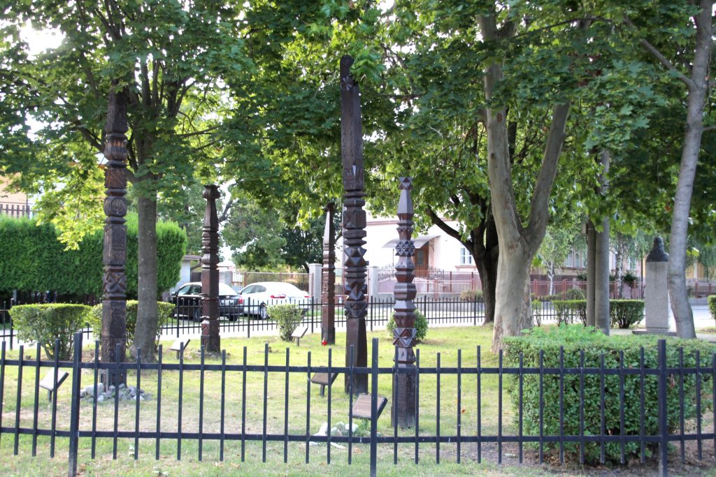 Történelmi emlékpark - A nagymegyeri cserkészmozgalom újjászervezésének 10. évfordulójára állított kopjafa