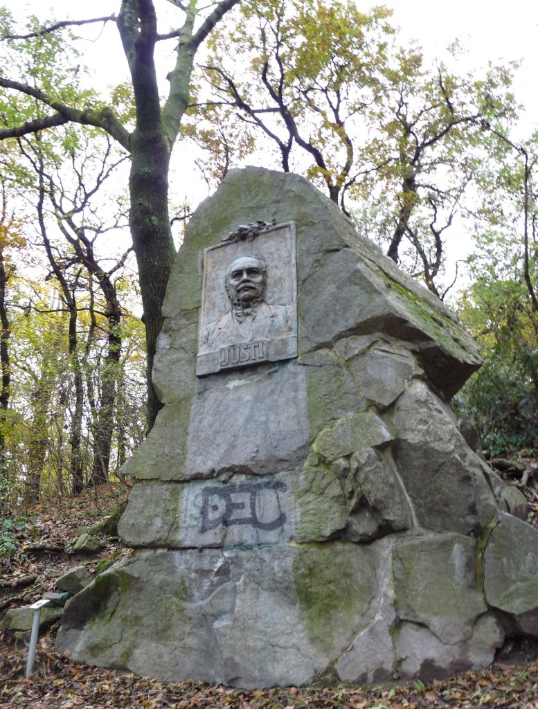 Justi Henrik emlékműve